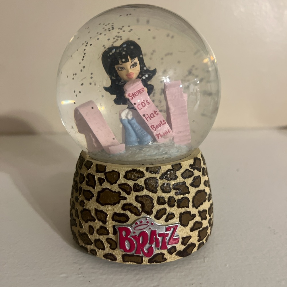 BRATZ vintage Christmas snow globe plays “we wish you a merry Christmas”